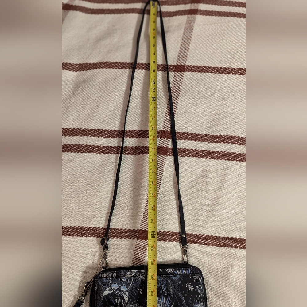 NWOT wristlet with cross body detachable strap - Picture 14 of 14